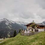 Wallegg Lodge - Alpine Premium Chalet - Ski In-Ski Out - Real Alpine Location Saalbach
